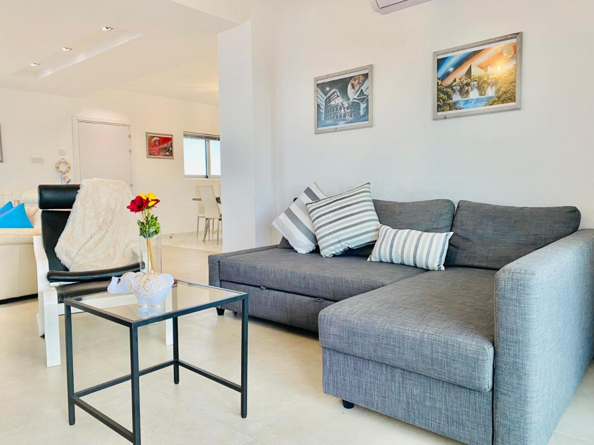 דירות לרנקה Panoramic Seaside Getaway, 2-Br Penthouse מראה חיצוני תמונה